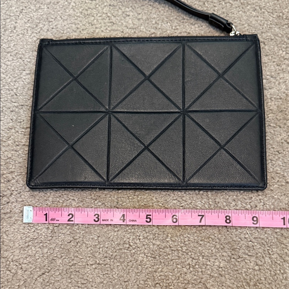 Purification Garcia Black Geometric Leather Wristlet Clutch - Picture 4 of 10